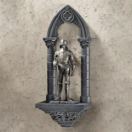 DESIGN TOSCANO Knights of the Realm 3-Dimensional Wall Sculpture: Sir Samuel CL55951